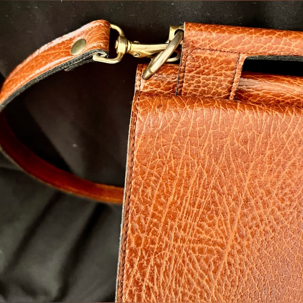 70s Vintage Pebbled Leather Locking Mailbag Briefcase - Rare 6-Pocket Satchel - Picture 11 of 17
